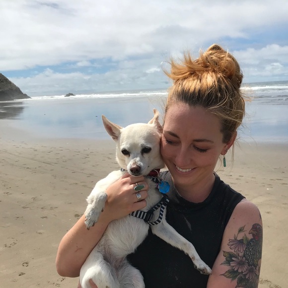 Meet your Posher, Nicole - Picture 1 of 1